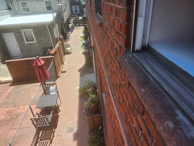 Photo - 733 Carpenter St