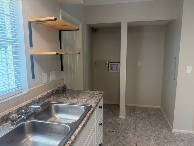 Photo - 919 33rd Ave W Unit 1