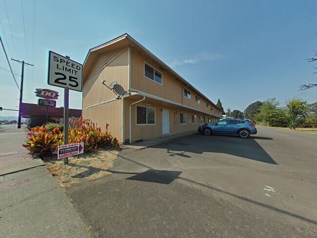 Building Photo - 2 Bedroom Apartment ~ Centrally Located ~ Philomath Unit 1909 Main Street #H