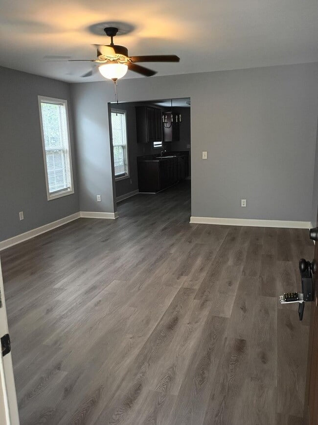 Photo - Beautiful Three Bedroom, Two Bathroom Sing...