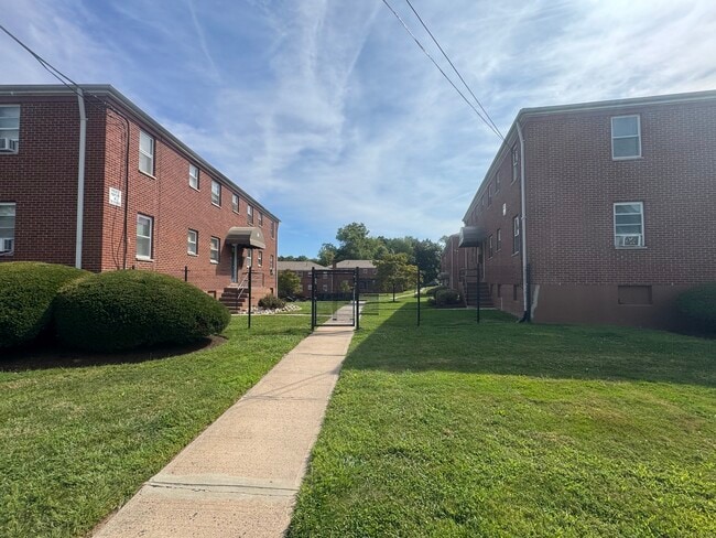 Photo - 762 New Britain Ave Unit Apt 4