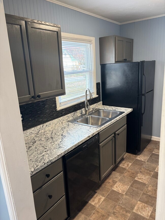 Photo - 148 W Moody Ave