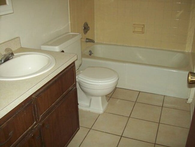 Photo - 825 SE 9th St Unit 5