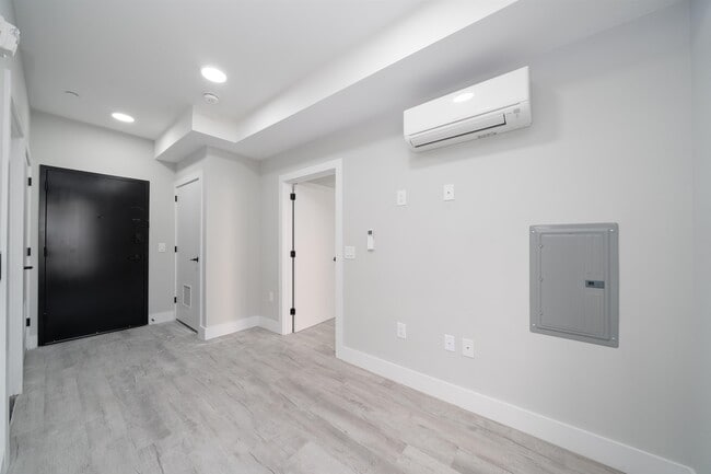 Photo - 80 Romaine Ave