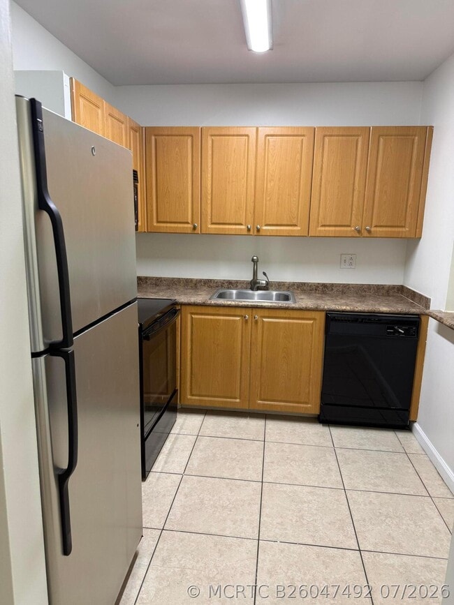 Building Photo - 255 S Cypress Rd Unit 339
