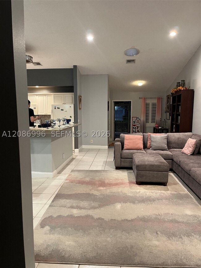 3212 Anthony Cir S
