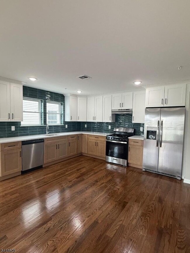 Building Photo - 140 Littleton Ave Unit 1