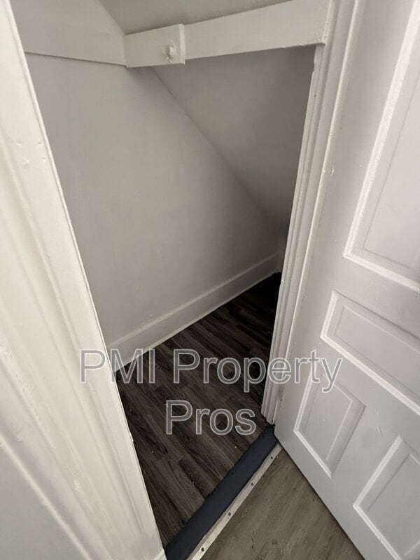 Building Photo - 2630 N 24th Pl