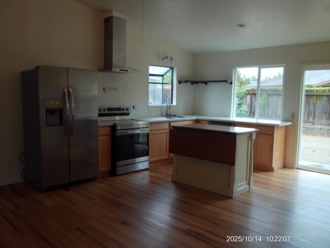 Photo - 1074 Beechwood St