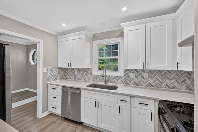 Photo - 138 Springstead Ct SW