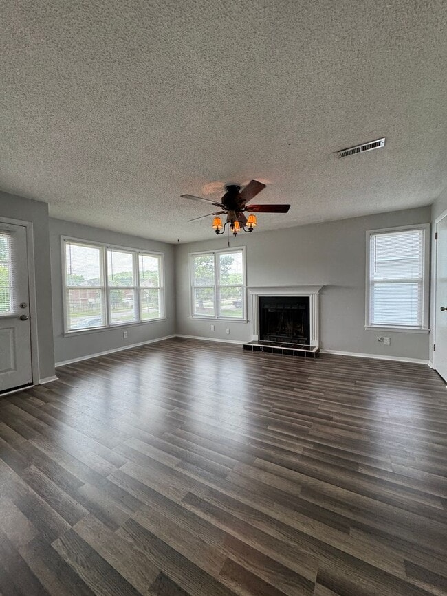 Photo - Move In Special: 1/2 Off 1st Month's Rent!! Unit C
