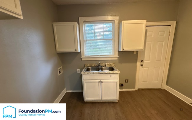 Photo - 2570 Malone Ave