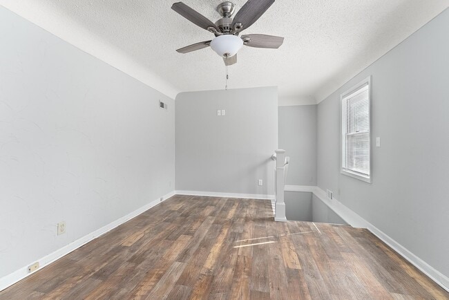 Building Photo - 1110 S Main Ave Unit Main Floor