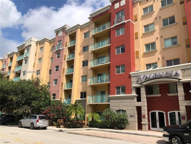 Building Photo - 6001 SW 70th St Unit 528