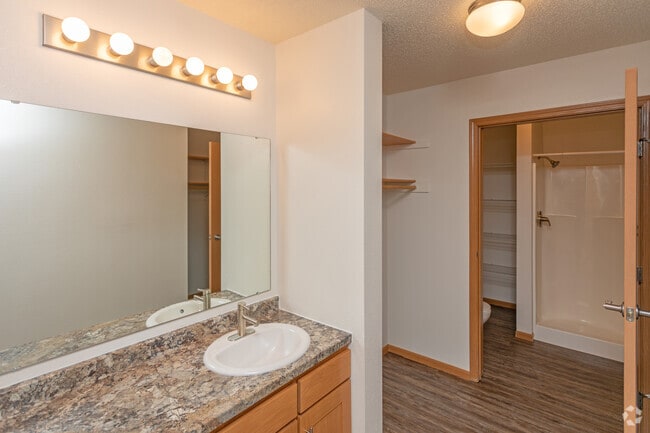 2BR, 2BA - 1,010 – 1,200SF