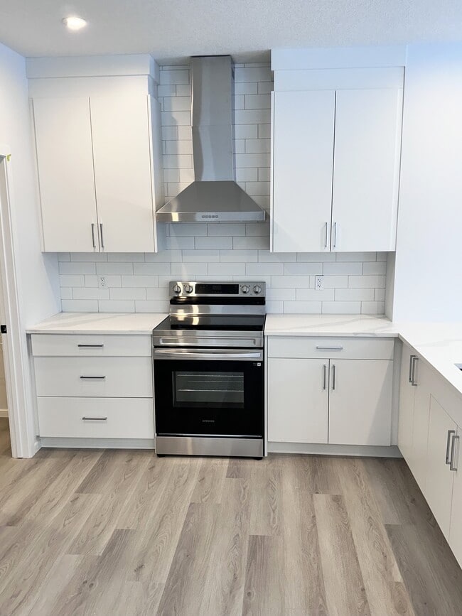 Photo - 7741-174A 174A Ave NW