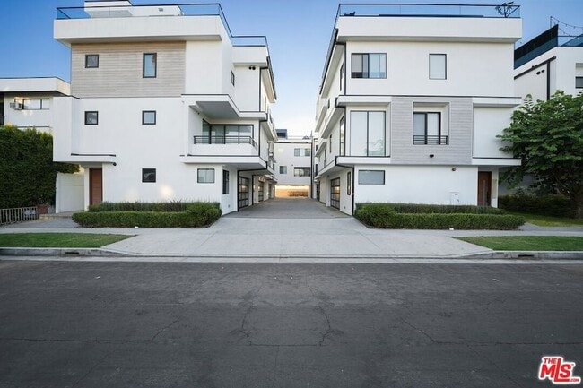 Photo - 735 N Gramercy Pl