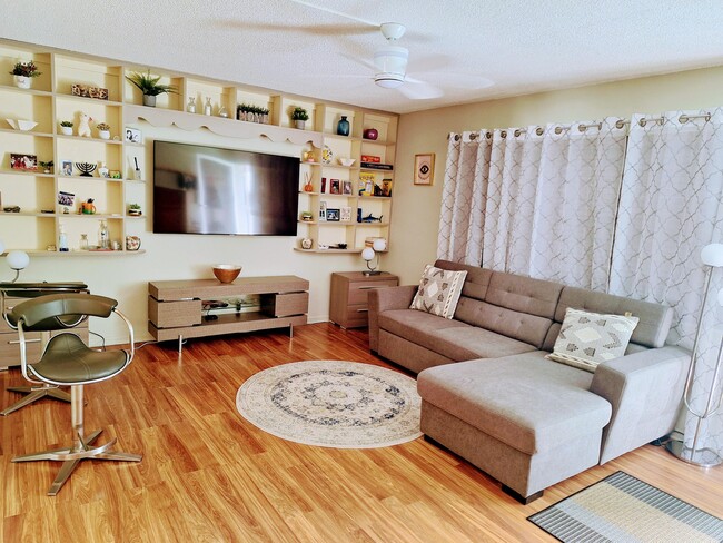 Photo - 210 Horizon St E Unit 208