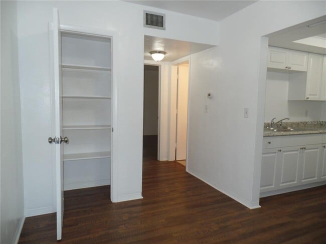 Photo - 1260 70th St N Unidad 3