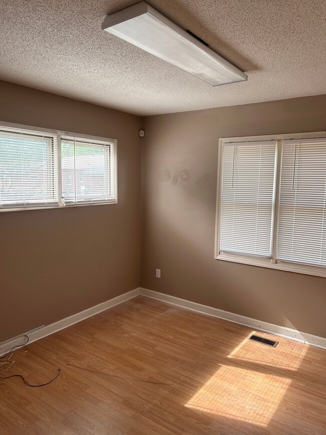 Photo - 547 N Oakland Ave