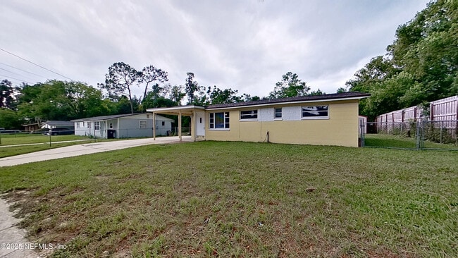 Photo - 165 Parkwood Dr W