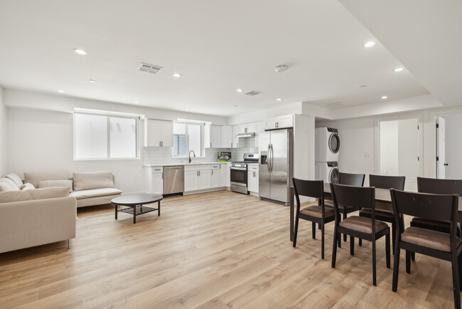 Building Photo - 1348 W 35th St Rental