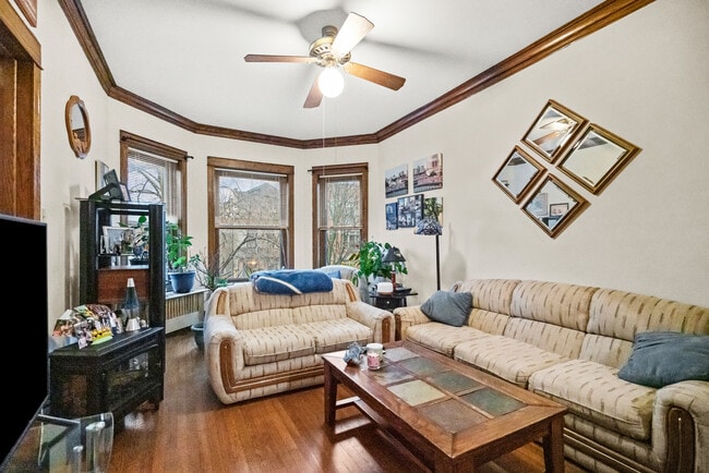 Photo - 1336 W Cornelia Ave Unit 2