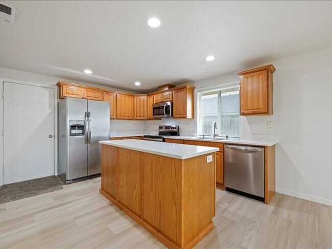 Photo - 7912 Quadra Dr