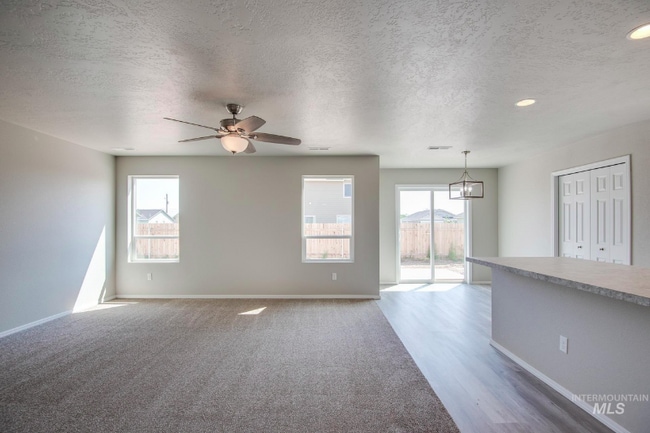 Photo - 4530 Giants Way