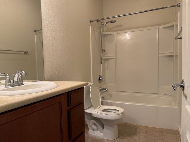 Photo - 5 bedroom home in W. Roseville. No carpet!