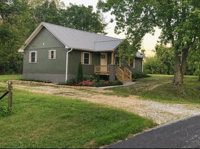 Building Photo - 560 S Eagle Ave