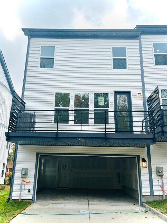 Photo - 1516 Blanche St