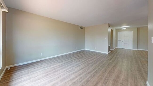 Photo - 3 bedroom 2 bath home situated on the Golf Course!