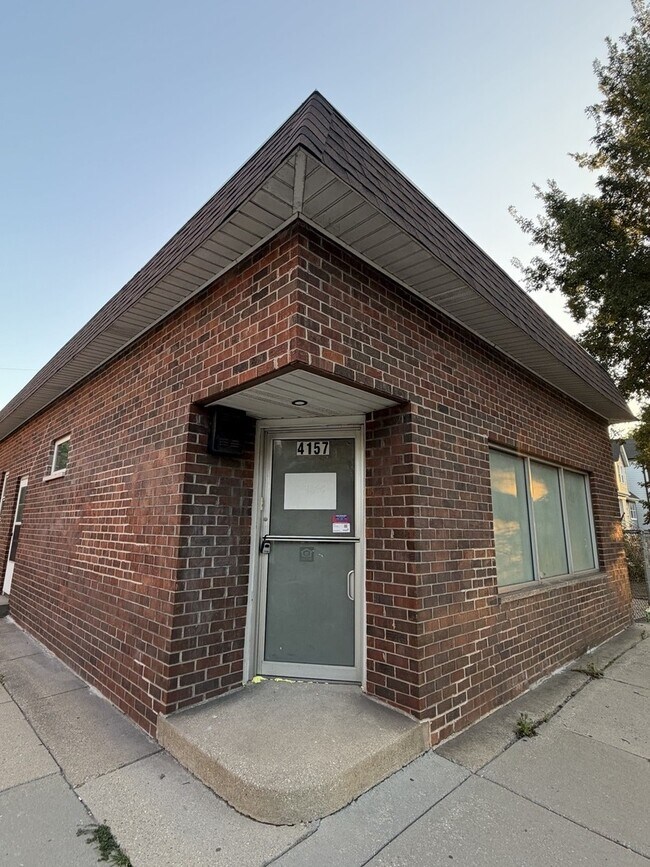 Building Photo - 4155 W Addison St Unit 1