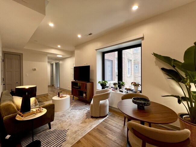 Photo - 1337 W Estes Ave Unit 3A