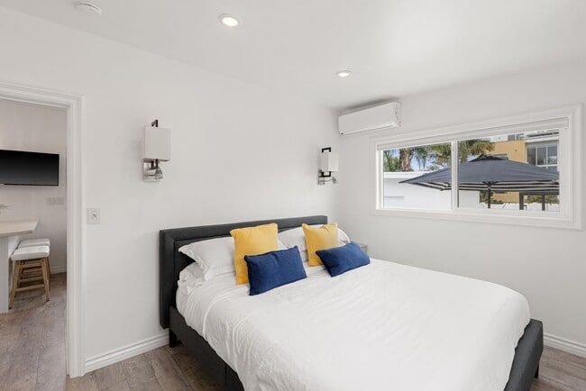 Photo - Charming 1BR/1BA Cottage - Private Patio w/ Hot Tub - Walk to the Beach