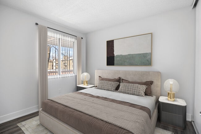 Photo - Lakeside Place Apartments