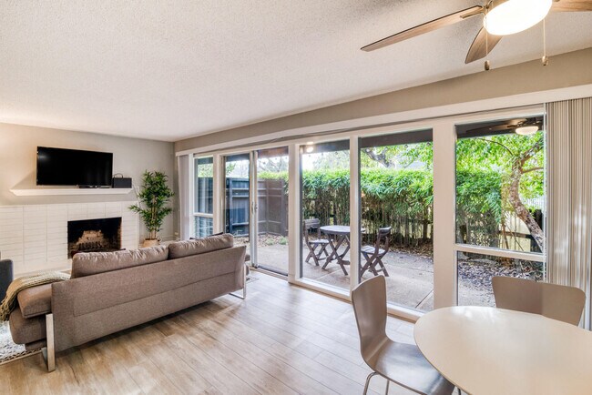 Photo - 801 Middlefield Rd Unidad FL2-ID2094