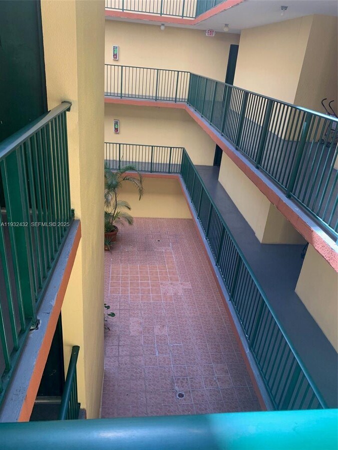 Photo - 546 SW 1st St Unit 403