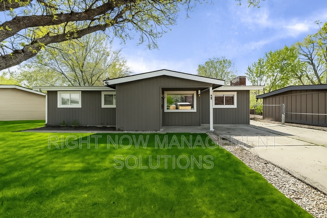 Building Photo - 413 Chestnut St