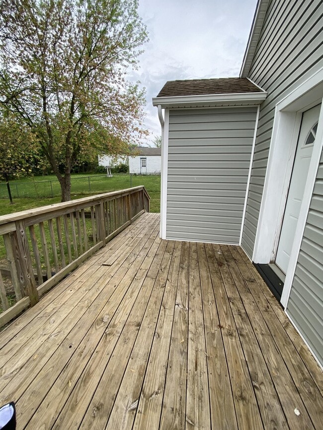 Photo - 102 Ellis St