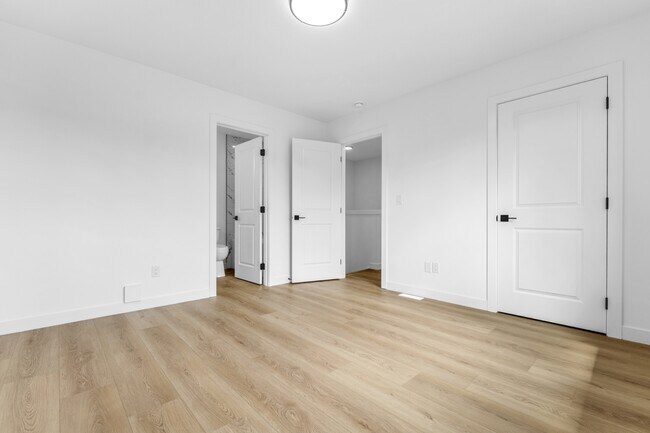 Photo - 11630-BS122 122 St NW Unit 2