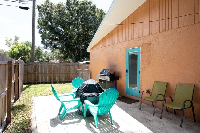 Photo - 1635 Gladys St Unit 1635 Gladys St  2