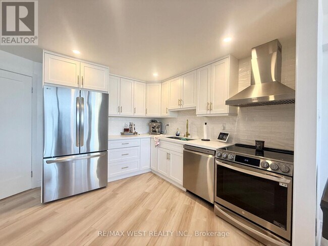 Photo - 451 The West Mall Unit 522