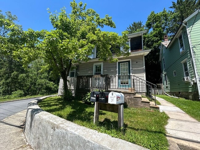 Building Photo - 412 Chestnut St Unit 1