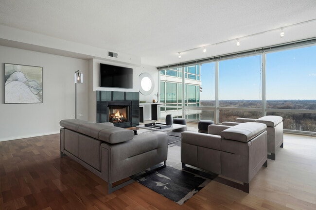 Photo - 9725 Woods Dr Unit 1502