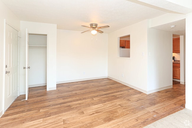 2BR, 2BA - 936 SF - Dining Area