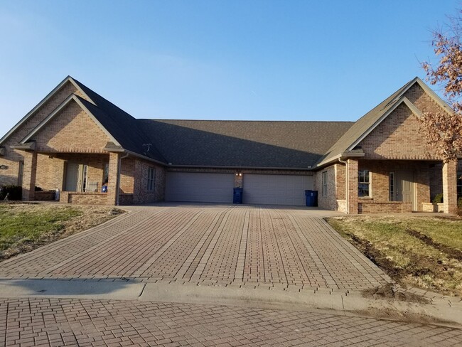 WHIT5448-5450 - WHIT5448-5450 Apartment Unit 5450