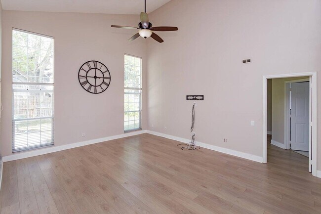 Photo - 836 Garden Glen Loop