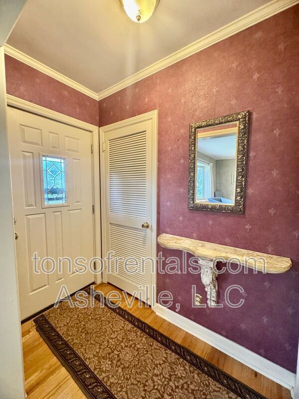 Photo - 900 Hebron Rd